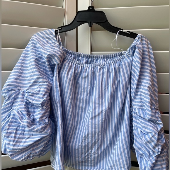 Super cute top from Petersyn. Size XS/S - Picture 13 of 13